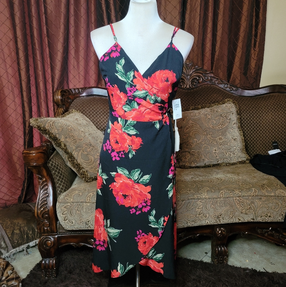 Secret of Charm dress, size medium, new with tags, black with red flowers